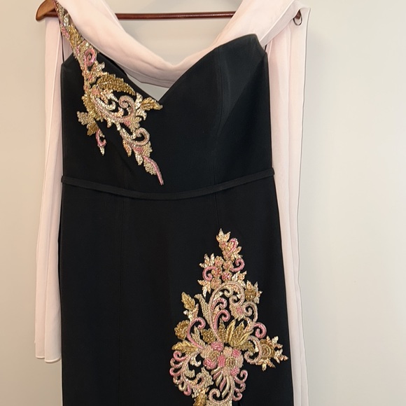 Luxurious ballgown. One sleeve. Fancy embroidery. Off the shoulder Crystal sleev - Picture 6 of 6